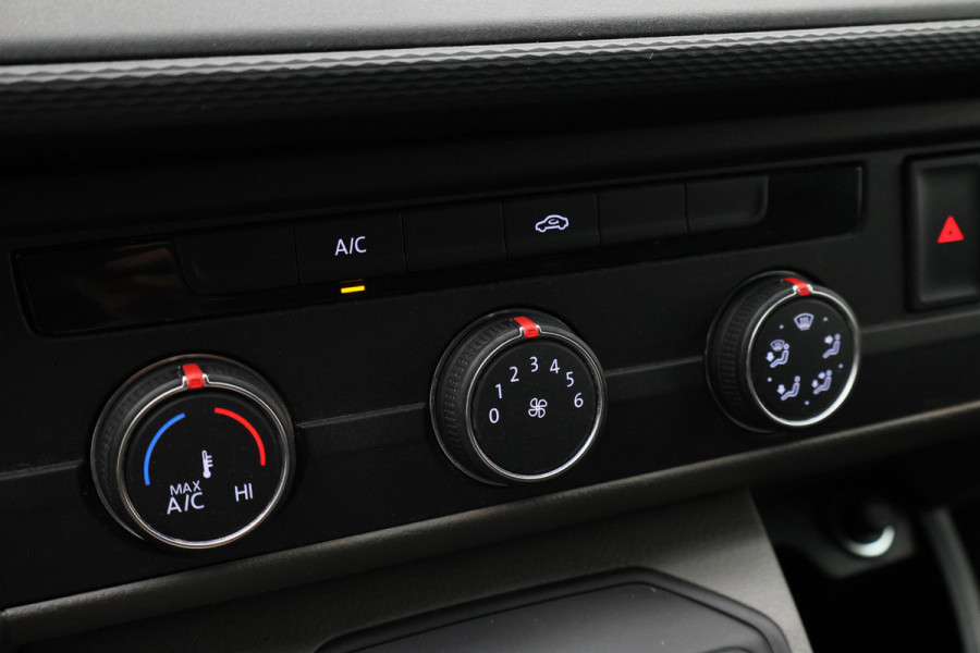 Volkswagen Transporter 2.0 TDI DSG 150 PK Lang 3-Zits, Airco, Cruise, Apple Carplay, Camera, DAB, PDC, Trekhaak, 18''