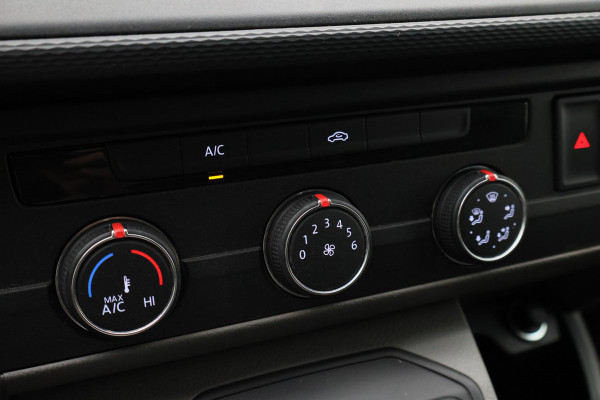 Volkswagen Transporter 2.0 TDI DSG 150 PK Lang 3-Zits, Airco, Cruise, Apple Carplay, Camera, DAB, PDC, Trekhaak, 18''