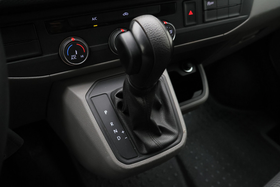 Volkswagen Transporter 2.0 TDI DSG 150 PK Lang 3-Zits, Airco, Cruise, Apple Carplay, Camera, DAB, PDC, Trekhaak, 18''