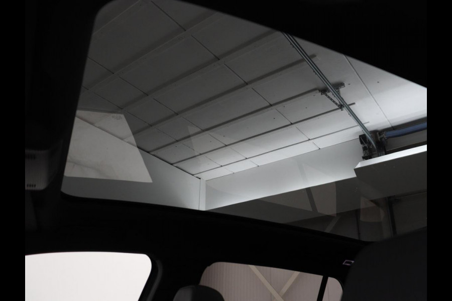 Volkswagen ID.4 First Max 77 kWh | SOH 91,9% | Panoramadak | Leder/alcantara | Memory | Stuur/stoel verwarming | Adaptive cruise | 360 camera | Dodehoek detectie | Carplay | Sfeerverlichting |
