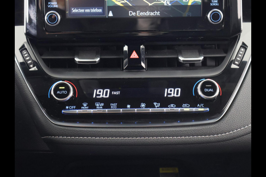 Toyota Corolla 1.8 Hybrid Active Bi-Tone Sport | Apple Carplay & AndroidAUTO | Navigatie | Privacy Glass |