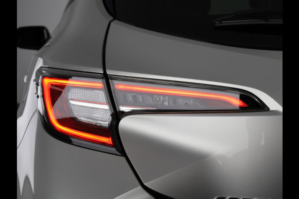 Toyota Corolla 1.8 Hybrid Active Bi-Tone Sport | Apple Carplay & AndroidAUTO | Navigatie | Privacy Glass |