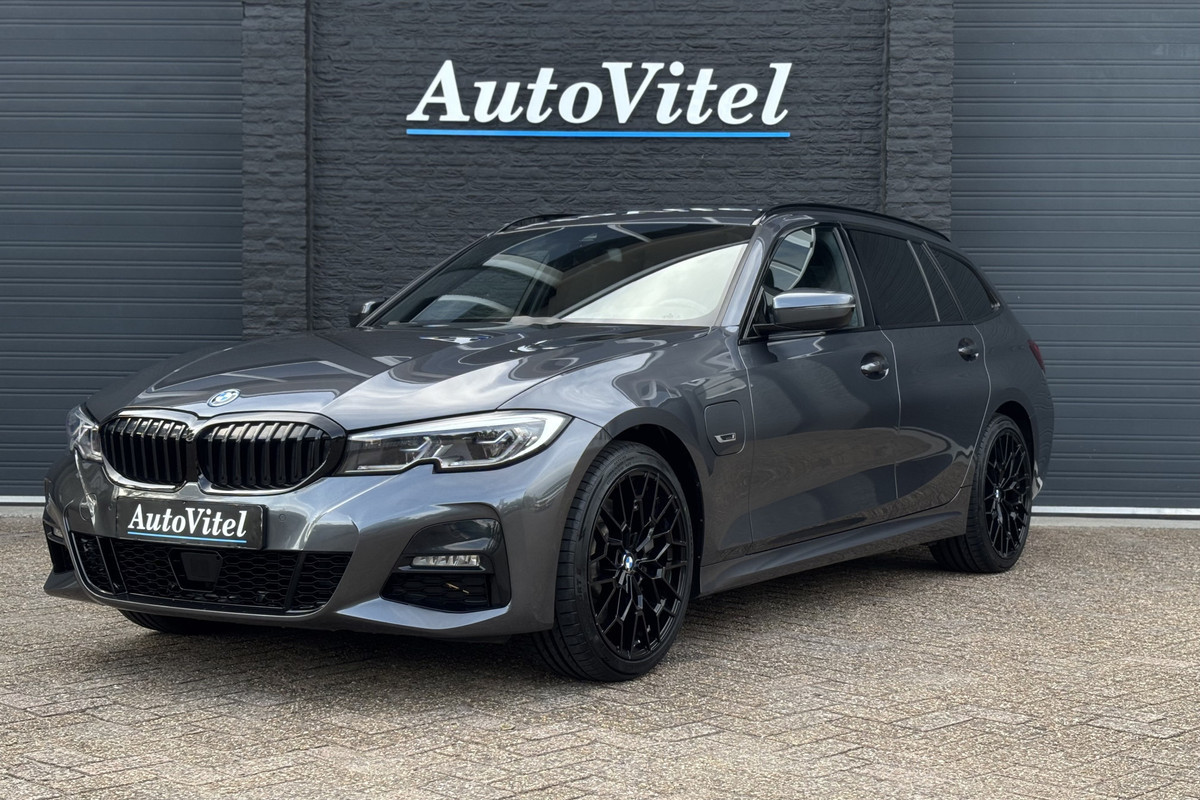 BMW 3 Serie Touring 330e M Sport | Head-up | Sportleder | 19' Inch Breedset | Comfort Access | Trekhaak | Adap. Cruise