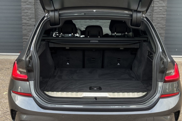 BMW 3 Serie Touring 330e M Sport | Head-up | Sportleder | 19' Inch Breedset | Comfort Access | Trekhaak | Adap. Cruise
