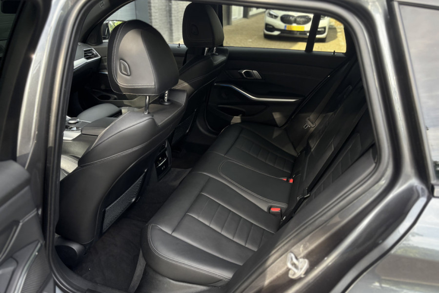 BMW 3 Serie Touring 330e M Sport | Head-up | Sportleder | 19' Inch Breedset | Comfort Access | Trekhaak | Adap. Cruise