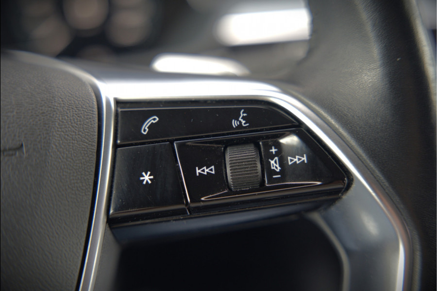 Audi e-tron e-tron 50 quattro Launch edition plus 71 kWh | Panoramadak | Stoelverwarming | Memory Seat | Adaptive Cruise Control | Luchtvering | Parkeersensoren | Apple Carplay | Keyless | SOH 83,67%