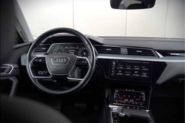 Audi e-tron e-tron 50 quattro Launch edition plus 71 kWh | Panoramadak | Stoelverwarming | Memory Seat | Adaptive Cruise Control | Luchtvering | Parkeersensoren | Apple Carplay | Keyless | SOH 83,67%