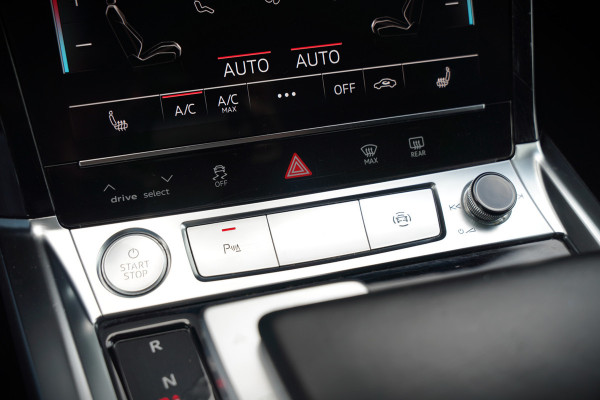 Audi e-tron e-tron 50 quattro Launch edition plus 71 kWh | Panoramadak | Stoelverwarming | Memory Seat | Adaptive Cruise Control | Luchtvering | Parkeersensoren | Apple Carplay | Keyless | SOH 83,67%