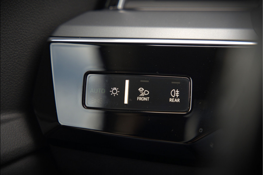 Audi e-tron e-tron 50 quattro Launch edition plus 71 kWh | Panoramadak | Stoelverwarming | Keyless | Apple Carplay | Luchtvering | Adaptive Cruise Control | Leer | Elek. Stoelen  | BTW | NAP | Led | Black Style | PDC | SOH 84,94%
