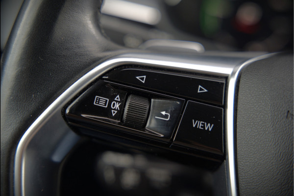 Audi e-tron e-tron 50 quattro Launch edition plus 71 kWh | Panoramadak | Stoelverwarming | Keyless | Apple Carplay | Luchtvering | Adaptive Cruise Control | Leer | Elek. Stoelen  | BTW | NAP | Led | Black Style | PDC | SOH 84,94%