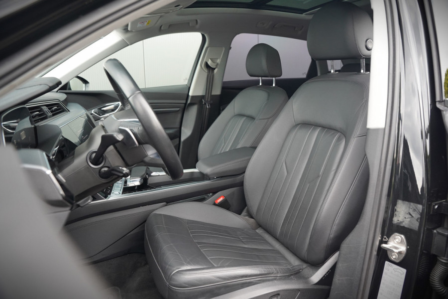 Audi e-tron e-tron 50 quattro Launch edition plus 71 kWh | Panoramadak | Stoelverwarming | Keyless | Apple Carplay | Luchtvering | Adaptive Cruise Control | Leer | Elek. Stoelen  | BTW | NAP | Led | Black Style | PDC | SOH 84,94%