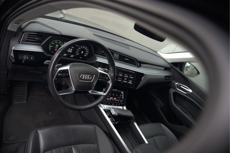 Audi e-tron e-tron 50 quattro Launch edition plus 71 kWh | Panoramadak | Stoelverwarming | Keyless | Apple Carplay | Luchtvering | Adaptive Cruise Control | Leer | Elek. Stoelen  | BTW | NAP | Led | Black Style | PDC | SOH 84,94%
