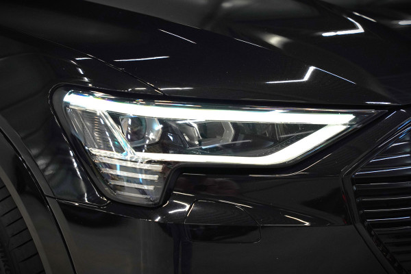 Audi e-tron e-tron 50 quattro Launch edition plus 71 kWh | Panoramadak | Stoelverwarming | Keyless | Apple Carplay | Luchtvering | Adaptive Cruise Control | Leer | Elek. Stoelen  | BTW | NAP | Led | Black Style | PDC | SOH 84,94%