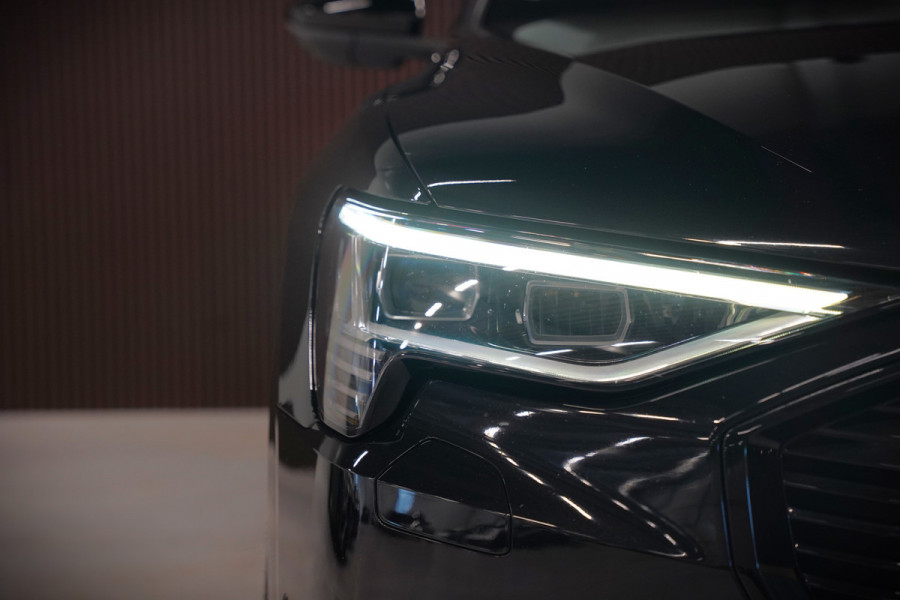 Audi e-tron e-tron 50 quattro Launch edition plus 71 kWh | Panoramadak | Stoelverwarming | Keyless | Apple Carplay | Luchtvering | Adaptive Cruise Control | Leer | Elek. Stoelen  | BTW | NAP | Led | Black Style | PDC | SOH 84,94%