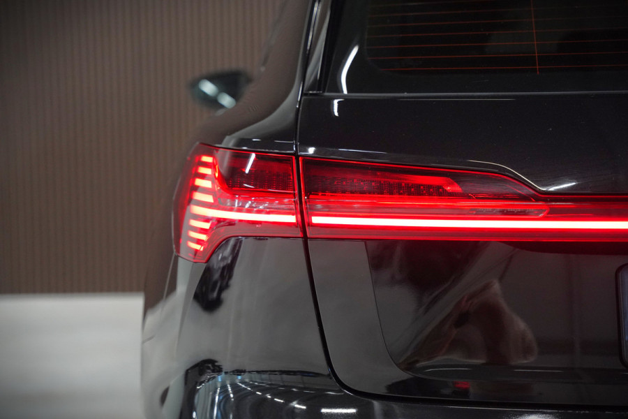 Audi e-tron e-tron 50 quattro Launch edition plus 71 kWh | Panoramadak | Stoelverwarming | Keyless | Apple Carplay | Luchtvering | Adaptive Cruise Control | Leer | Elek. Stoelen  | BTW | NAP | Led | Black Style | PDC | SOH 84,94%