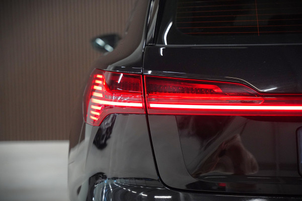 Audi e-tron e-tron 50 quattro Launch edition plus 71 kWh | Panoramadak | Stoelverwarming | Keyless | Apple Carplay | Luchtvering | Adaptive Cruise Control | Leer | Elek. Stoelen  | BTW | NAP | Led | Black Style | PDC | SOH 84,94%