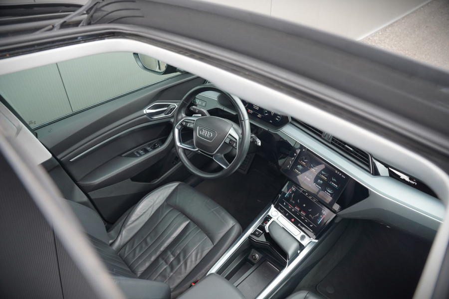 Audi e-tron e-tron 50 quattro Launch edition plus 71 kWh | Panoramadak | Stoelverwarming | Keyless | Apple Carplay | Luchtvering | Adaptive Cruise Control | Leer | Elek. Stoelen  | BTW | NAP | Led | Black Style | PDC | SOH 84,94%