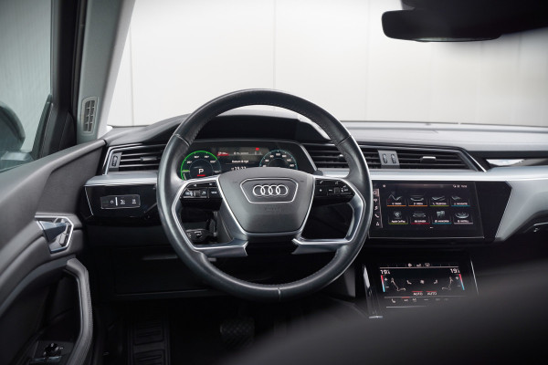 Audi e-tron e-tron 50 quattro Launch edition plus 71 kWh | Panoramadak | Stoelverwarming | Keyless | Apple Carplay | Luchtvering | Adaptive Cruise Control | Leer | Elek. Stoelen  | BTW | NAP | Led | Black Style | PDC | SOH 84,94%
