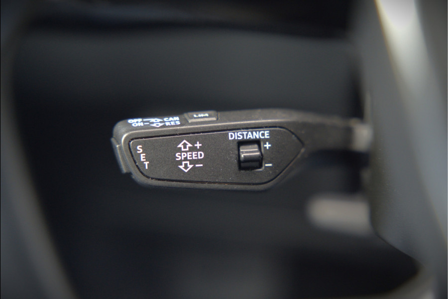 Audi e-tron e-tron 50 quattro Launch edition plus 71 kWh | Panoramadak | Stoelverwarming | Keyless | Apple Carplay | Luchtvering | Adaptive Cruise Control | Leer | Elek. Stoelen  | BTW | NAP | Led | Black Style | PDC | SOH 84,94%