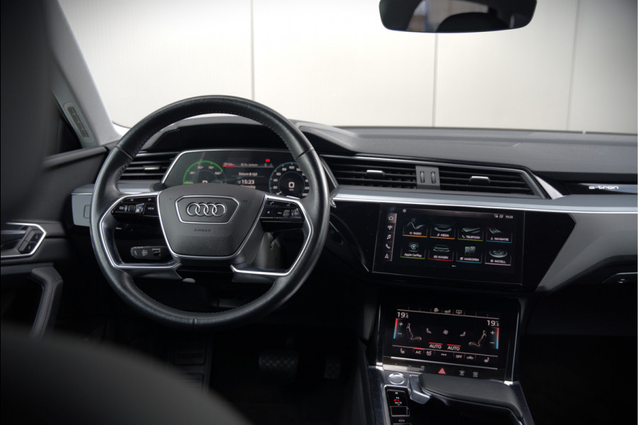 Audi e-tron e-tron 50 quattro Launch edition plus 71 kWh | Panoramadak | Stoelverwarming | Keyless | Apple Carplay | Luchtvering | Adaptive Cruise Control | Leer | Elek. Stoelen  | BTW | NAP | Led | Black Style | PDC | SOH 84,94%