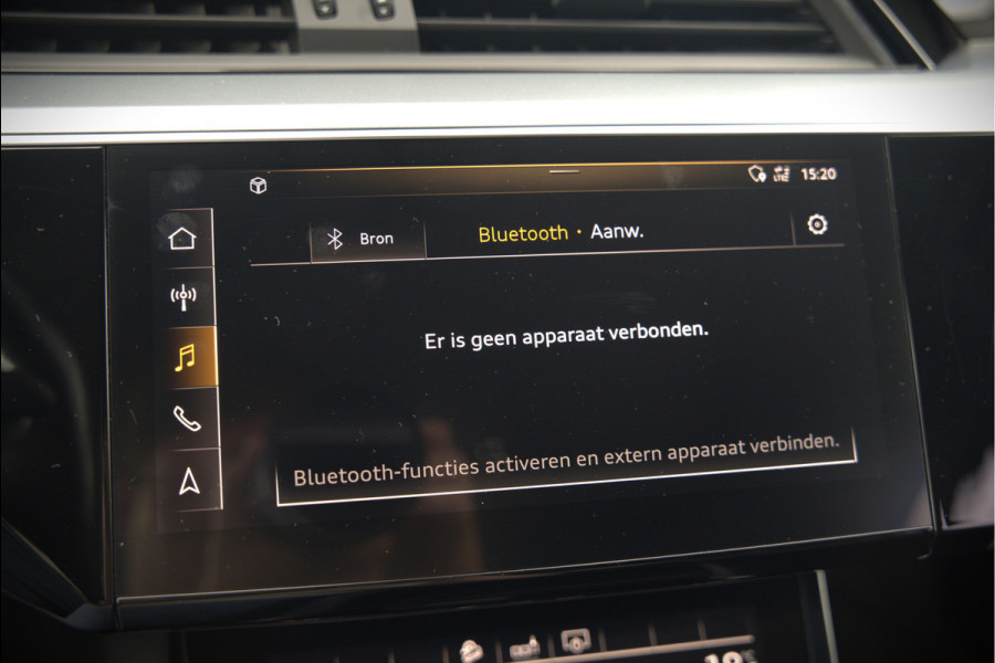 Audi e-tron e-tron 50 quattro Launch edition plus 71 kWh | Panoramadak | Stoelverwarming | Keyless | Apple Carplay | Luchtvering | Adaptive Cruise Control | Leer | Elek. Stoelen  | BTW | NAP | Led | Black Style | PDC | SOH 84,94%