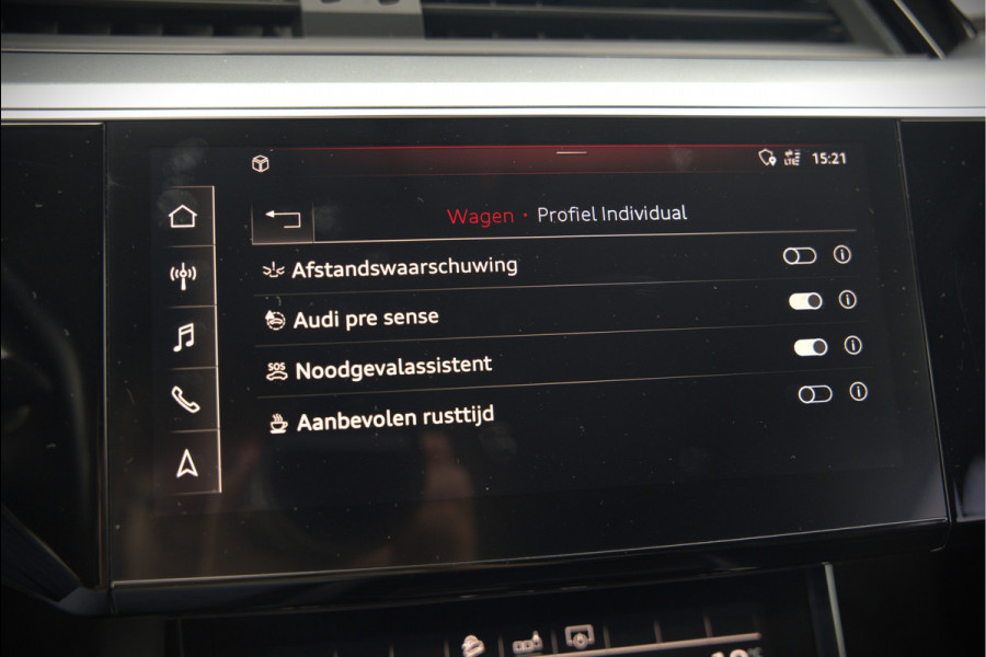 Audi e-tron e-tron 50 quattro Launch edition plus 71 kWh | Panoramadak | Stoelverwarming | Keyless | Apple Carplay | Luchtvering | Adaptive Cruise Control | Leer | Elek. Stoelen  | BTW | NAP | Led | Black Style | PDC | SOH 84,94%