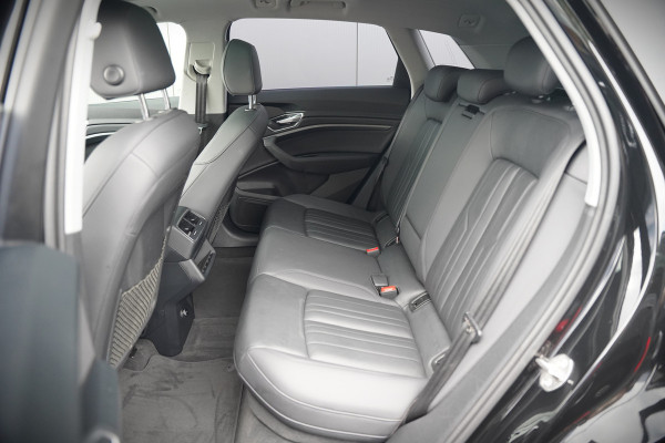 Audi e-tron e-tron 50 quattro Launch edition plus 71 kWh | Panoramadak | Stoelverwarming | Keyless | Apple Carplay | Luchtvering | Adaptive Cruise Control | Leer | Elek. Stoelen  | BTW | NAP | Led | Black Style | PDC | SOH 84,94%