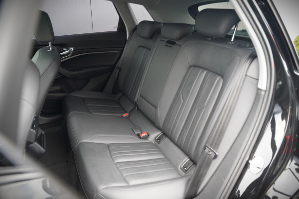 Audi e-tron e-tron 50 quattro Launch edition plus 71 kWh | Panoramadak | Stoelverwarming | Keyless | Apple Carplay | Luchtvering | Adaptive Cruise Control | Leer | Elek. Stoelen  | BTW | NAP | Led | Black Style | PDC | SOH 84,94%
