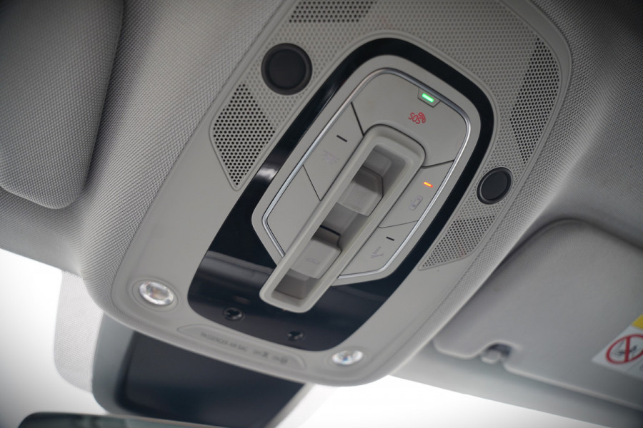Audi e-tron e-tron 50 quattro Launch edition plus 71 kWh | Panoramadak | Stoelverwarming | Keyless | Apple Carplay | Luchtvering | Adaptive Cruise Control | Leer | Elek. Stoelen  | BTW | NAP | Led | Black Style | PDC | SOH 84,94%
