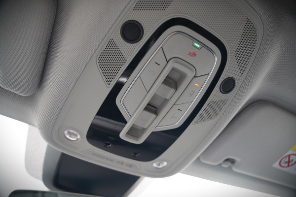 Audi e-tron e-tron 50 quattro Launch edition plus 71 kWh | Panoramadak | Stoelverwarming | Keyless | Apple Carplay | Luchtvering | Adaptive Cruise Control | Leer | Elek. Stoelen  | BTW | NAP | Led | Black Style | PDC | SOH 84,94%