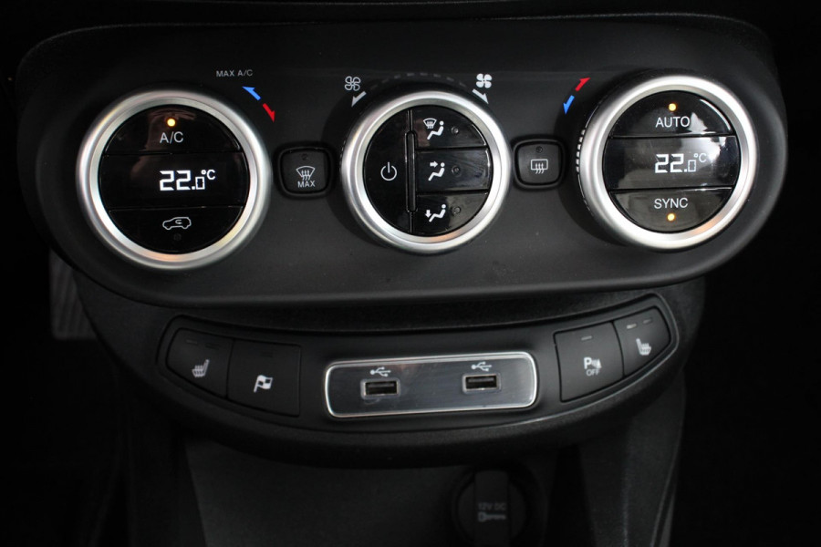 Fiat 500X 1.4 Turbo 150pk Yacht Club Automaat Leder Navigatie Canvas vouwdak Adaptive Cruise Control Camera Led 18" Lichtmetalen Velgen Extra getint glas