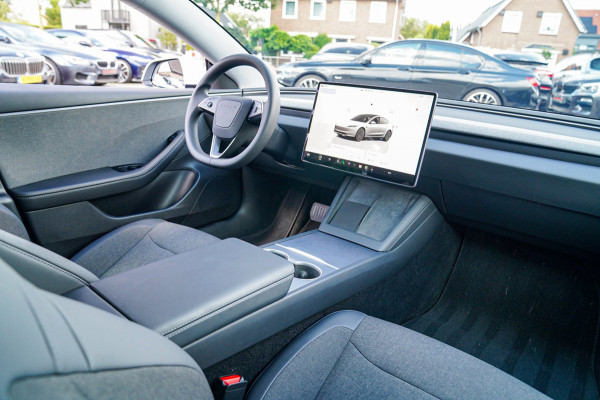 Tesla Model 3 RWD 60 kWh | Selfdriving optie | Panorama sunroof | 360cam | LED | Sfeerverlichting | Adaptieve cruise | Lane assist
