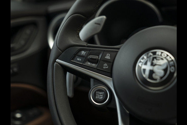 Alfa Romeo Stelvio 2.0T AWD B-Tech | Veloce stoelen | Lederen dash. | Adapt. cruise