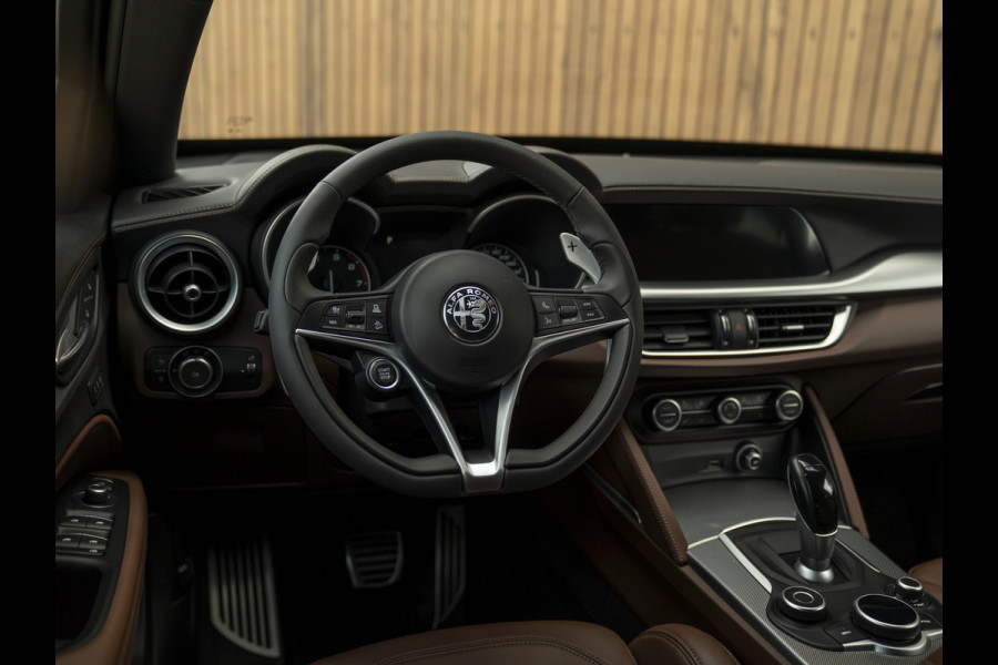 Alfa Romeo Stelvio 2.0T AWD B-Tech | Veloce stoelen | Lederen dash. | Adapt. cruise
