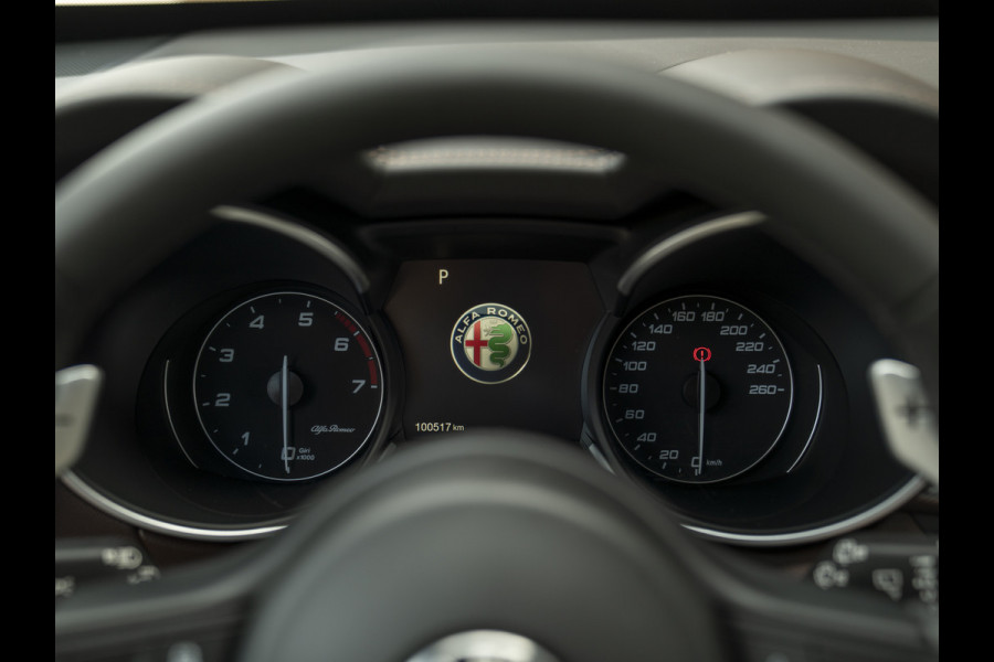 Alfa Romeo Stelvio 2.0T AWD B-Tech | Veloce stoelen | Lederen dash. | Adapt. cruise
