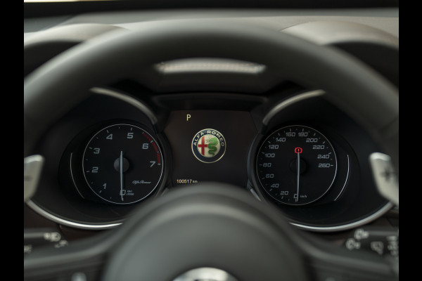 Alfa Romeo Stelvio 2.0T AWD B-Tech | Veloce stoelen | Lederen dash. | Adapt. cruise