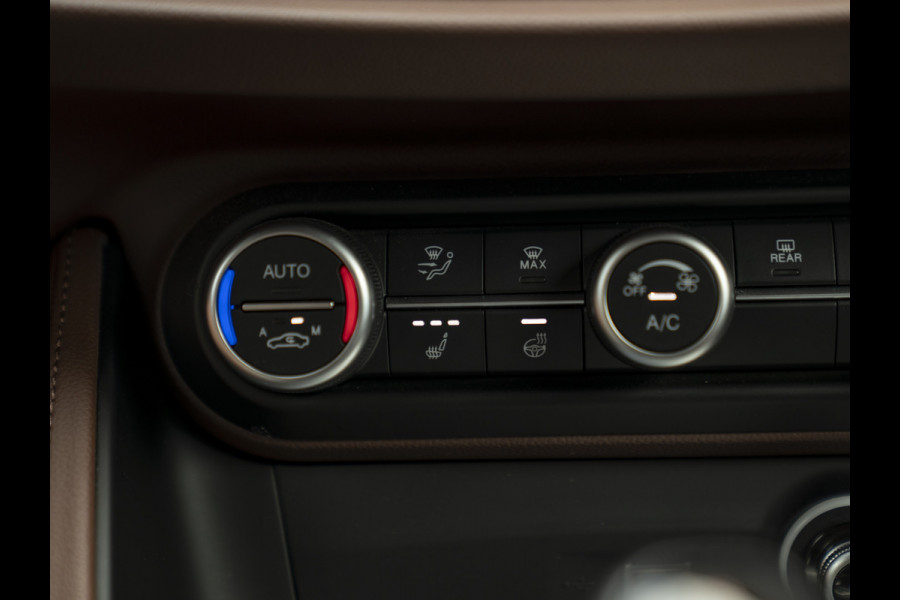 Alfa Romeo Stelvio 2.0T AWD B-Tech | Veloce stoelen | Lederen dash. | Adapt. cruise