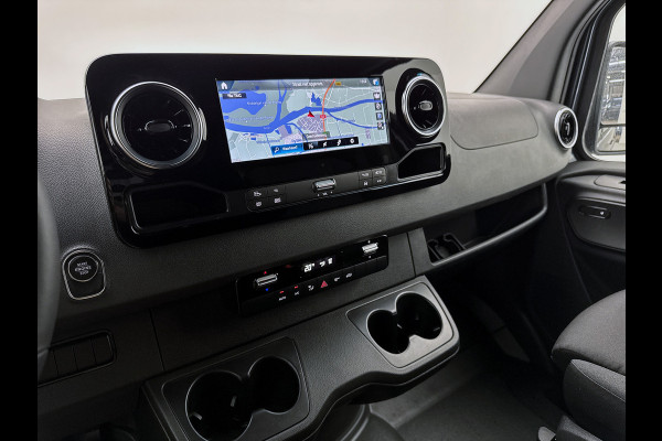 Mercedes-Benz Sprinter 319 CDI L2H2 Distronic 3500kg Trekhaak 360°camera Led Navigatie N1-registratie