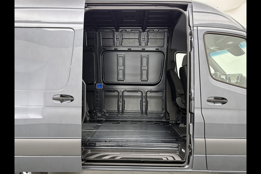 Mercedes-Benz Sprinter 319 CDI L2H2 Distronic 3500kg Trekhaak 360°camera Led Navigatie N1-registratie