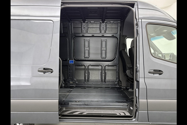 Mercedes-Benz Sprinter 319 CDI L2H2 Distronic 3500kg Trekhaak 360°camera Led Navigatie N1-registratie