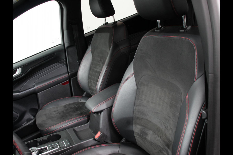 Ford Kuga 2.5 PHEV ST-Line X AUtomaat B&O Climate Control Navigatie Camera Elektrische Achterklep Verwarmbare voorstoelen Parkeersensoren voor & achter Verwarmbare voorruit Lichtmetalen velgen Trekhaak