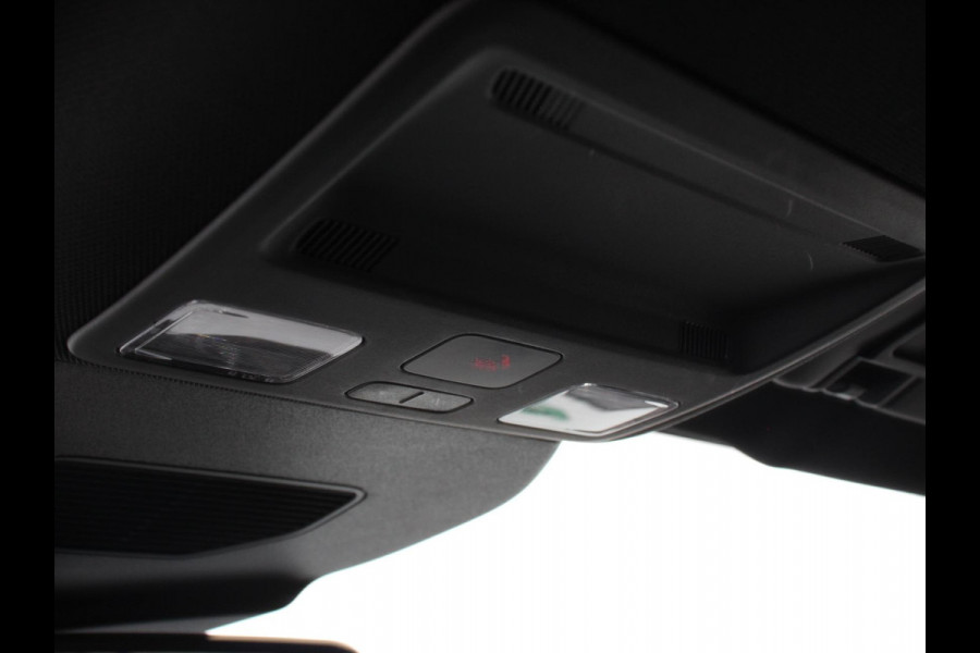 Ford Kuga 2.5 PHEV ST-Line X AUtomaat B&O Climate Control Navigatie Camera Elektrische Achterklep Verwarmbare voorstoelen Parkeersensoren voor & achter Verwarmbare voorruit Lichtmetalen velgen Trekhaak
