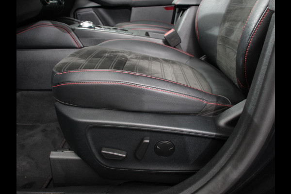 Ford Kuga 2.5 PHEV ST-Line X AUtomaat B&O Climate Control Navigatie Camera Elektrische Achterklep Verwarmbare voorstoelen Parkeersensoren voor & achter Verwarmbare voorruit Lichtmetalen velgen Trekhaak