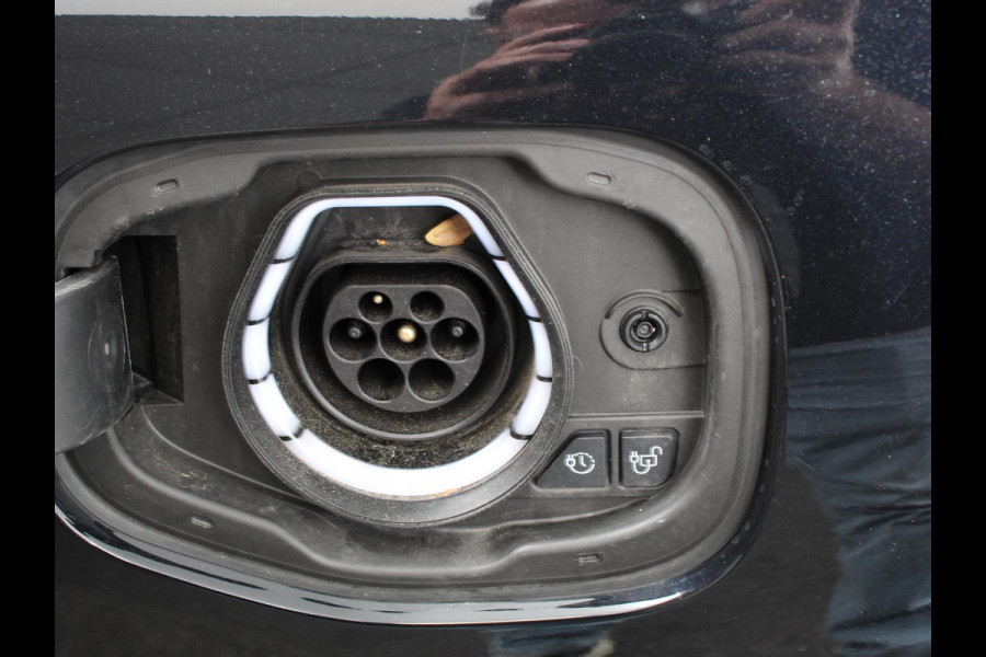 Ford Kuga 2.5 PHEV ST-Line X AUtomaat B&O Climate Control Navigatie Camera Elektrische Achterklep Verwarmbare voorstoelen Parkeersensoren voor & achter Verwarmbare voorruit Lichtmetalen velgen Trekhaak