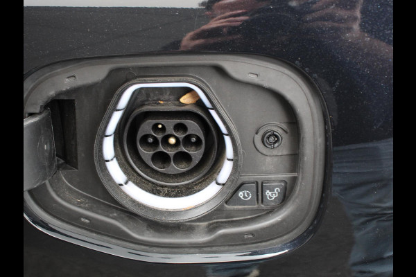 Ford Kuga 2.5 PHEV ST-Line X AUtomaat B&O Climate Control Navigatie Camera Elektrische Achterklep Verwarmbare voorstoelen Parkeersensoren voor & achter Verwarmbare voorruit Lichtmetalen velgen Trekhaak