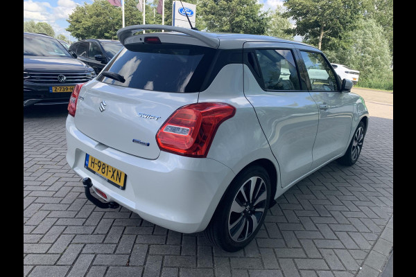 Suzuki Swift 1.2 Stijl Smart Hybrid | Trekhaak | Stoelverwarming | Climate Control | Camera | Lichtmetalen Velgen | Winterset |