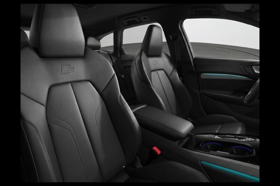 Audi A5 Avant s edition e-hybrid 299 pk | Techniek pakket plus | Trekhaak elektrisch | Bekleding leder | Optiek zwart pakket |