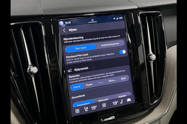 Volvo XC60 2.0 T6 Plug-in hybrid AWD Core Bright Adapt. cruise control | Open dak | Stuur-/Stoelverwarming | Camera | Memory | Keyless | Carplay | Google
