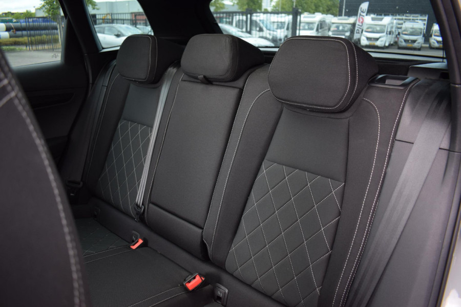 Škoda Karoq 1.5 TSI ACT Sportline Business | Pano | Sportstoelen | CarPlay | Stoelverwarming