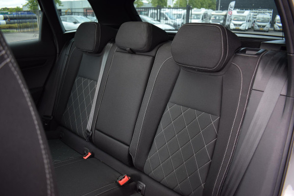 Škoda Karoq 1.5 TSI ACT Sportline Business | Pano | Sportstoelen | CarPlay | Stoelverwarming
